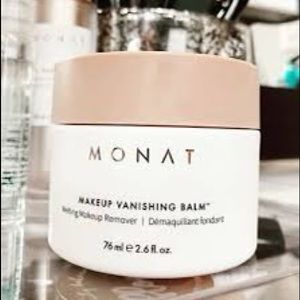 𝑀𝑎𝑘𝑒𝑢𝑝 𝑅𝑒𝑚𝑜𝑣𝑒𝑟